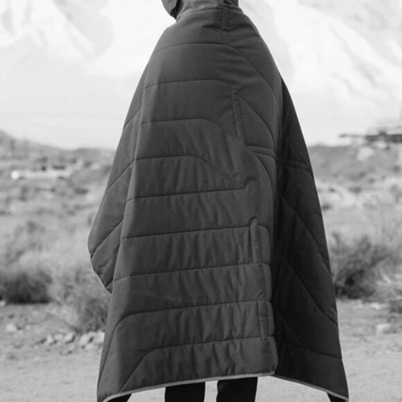 686 Waterproof Hooded Puffer Blanket (Mauve) - Picture 3 of 3